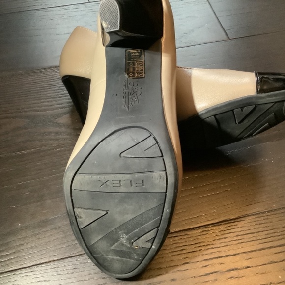 Black and Tan heels Life Stride heels size 6 - Picture 5 of 8